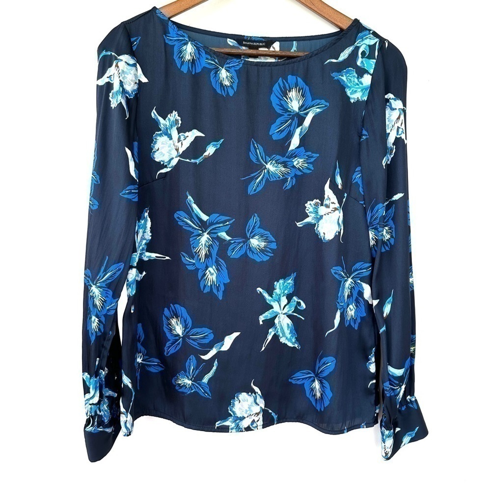 Banana Republic top with crew neckline and long sleeves, floral print, satin